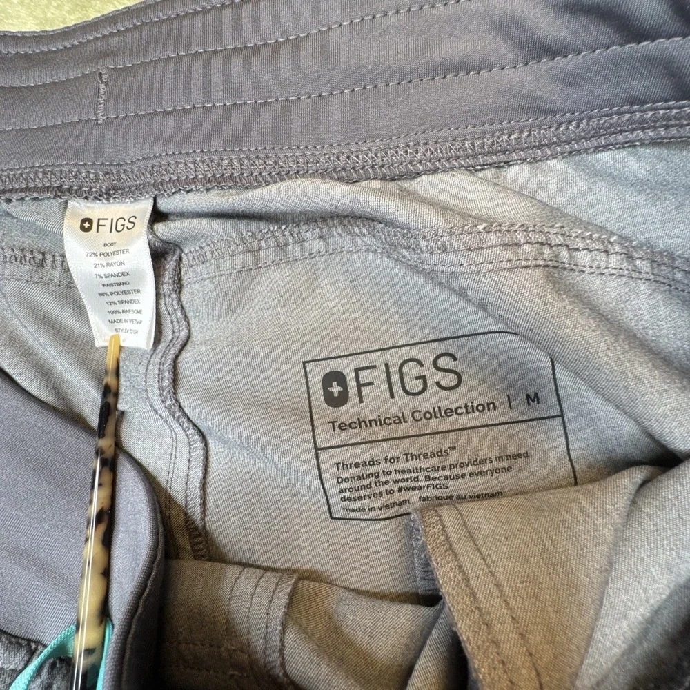 FIGS Kade Scrub Pants M Medium Graphite gray cargo pockets nurse medical women's
